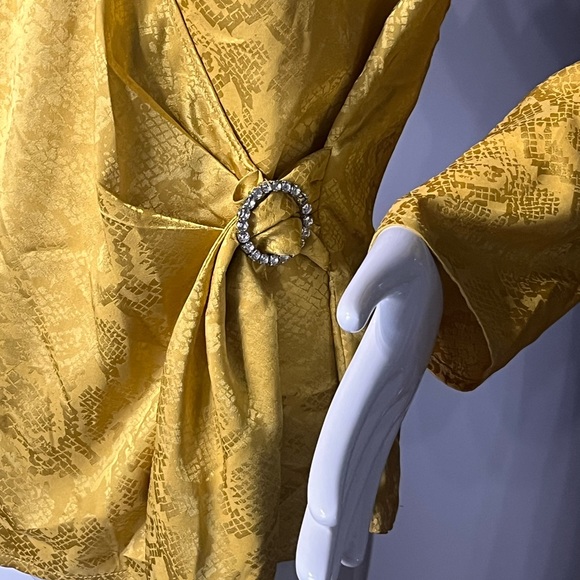 NWT WAYF Gigi yellow snake jacquard print puff sleeve top, sz Medium - Picture 3 of 8